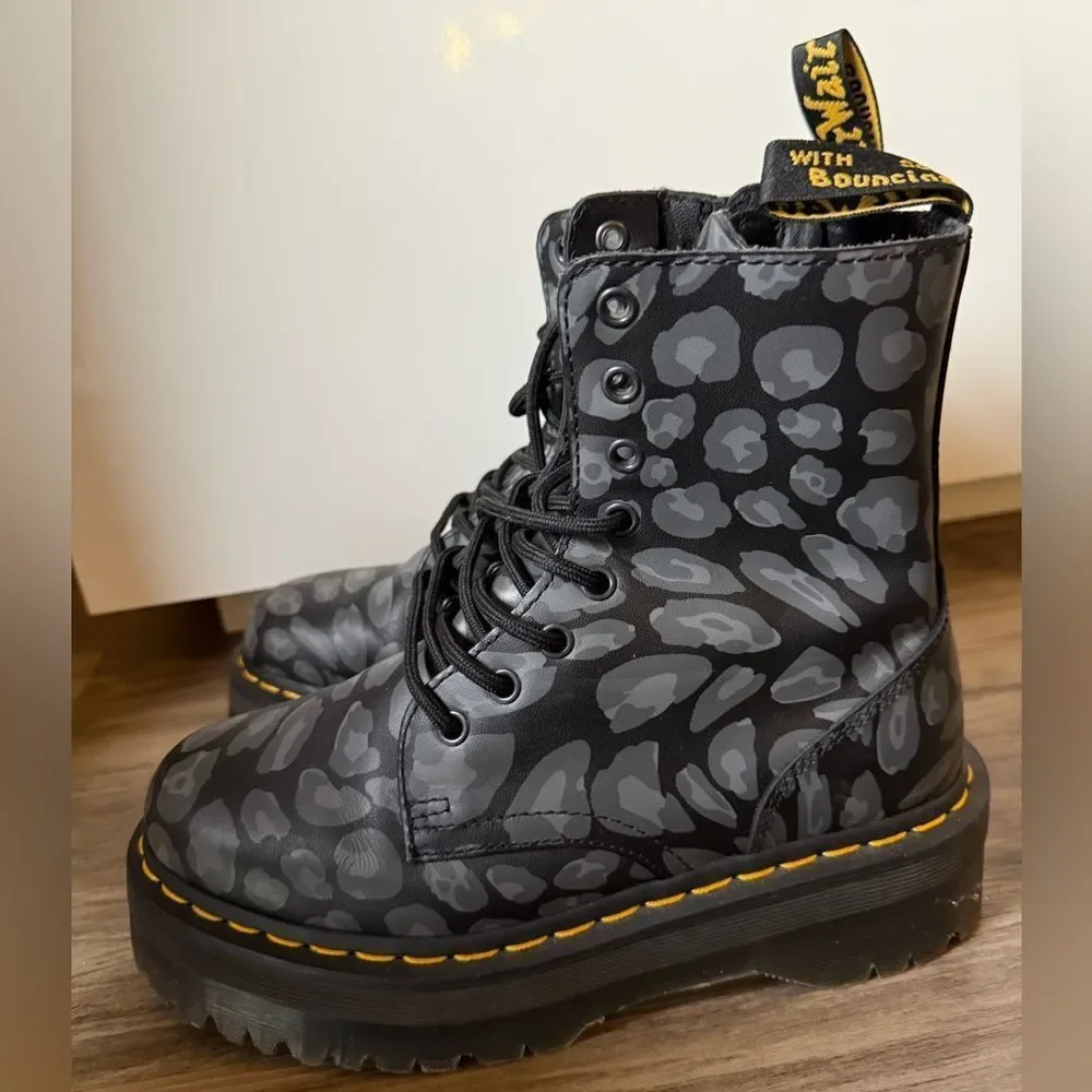 DR MARTENS WOMEN JADON LEOPARD PRINT PLATFORMS‎ BOOTS SIZE W8 / M7, NO BOX, 210$